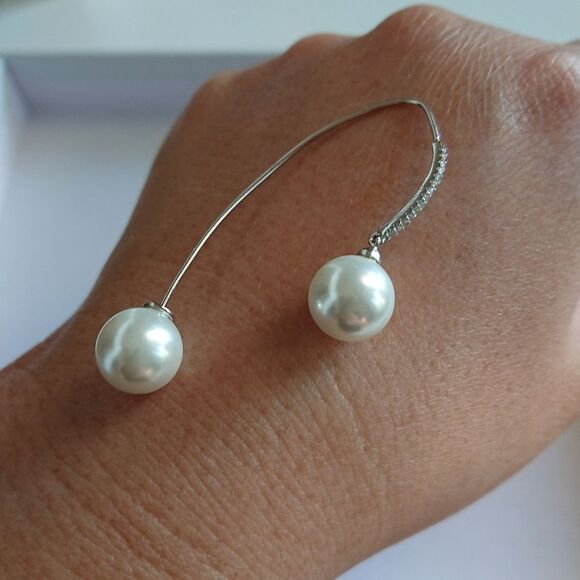 Crystals and Pearl Drop Threader silver Earrings - Picture 6 of 12